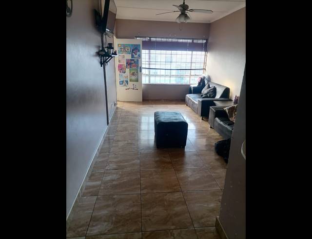 1.5 BEDROOM APARTMENT TO LET IN GLENWOOD
